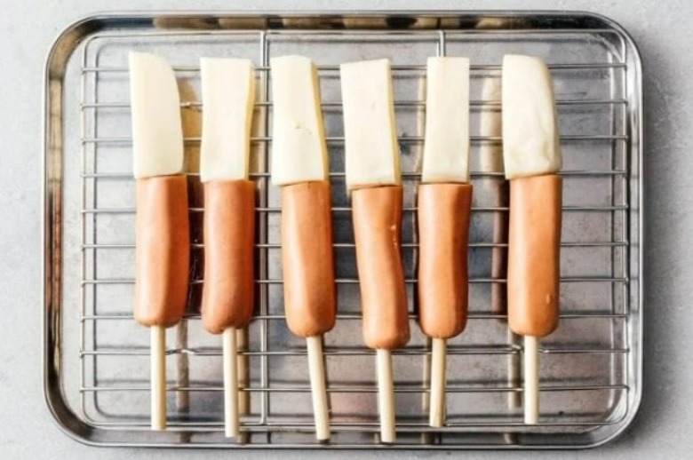 Xiên xúc xích, phô mai vào que Xiên xúc xích, phô mai vào que