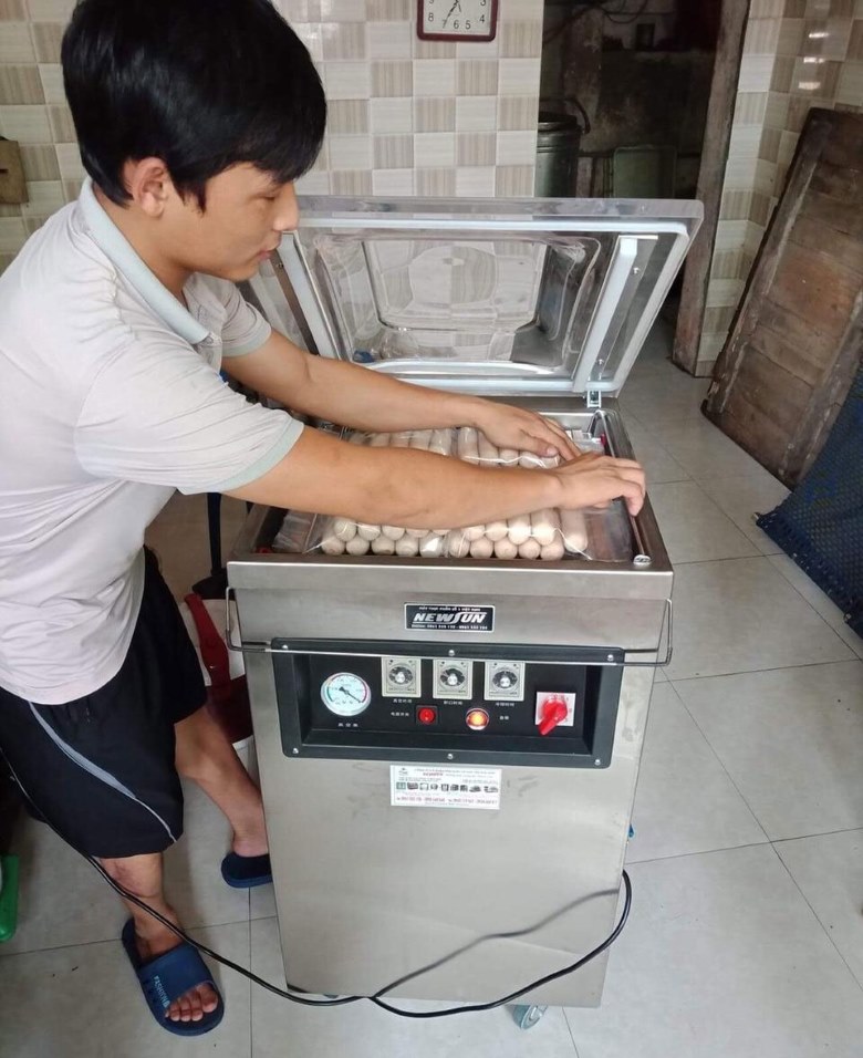 Máy hút chân không cho cơ sở sản xuất giò chả, xúc xích